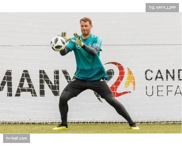 诺伊尔恢复训练表态不冒险复出，目标关键阶段保持状态